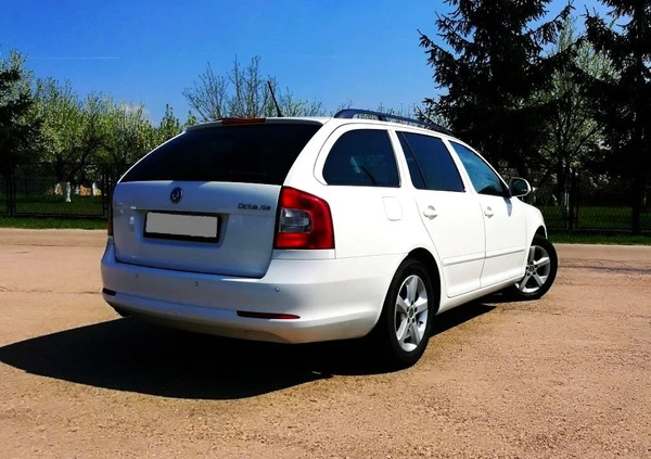 Skoda Octavia cena 26900 przebieg: 260000, rok produkcji 2011 z Oświęcim małe 121